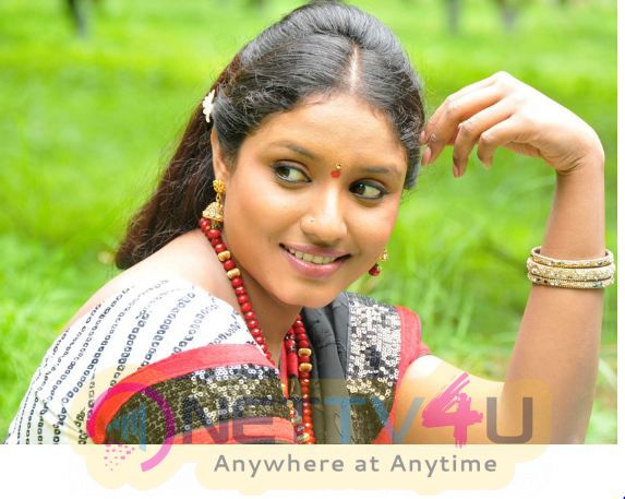 Roja Komaravolu New Actress Photo Shoot Images Telugu Gallery