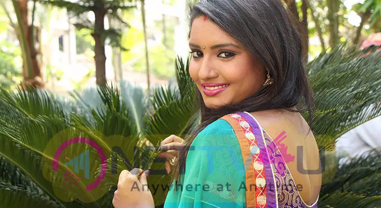 Roja Komaravolu New Actress Photo Shoot Images Telugu Gallery
