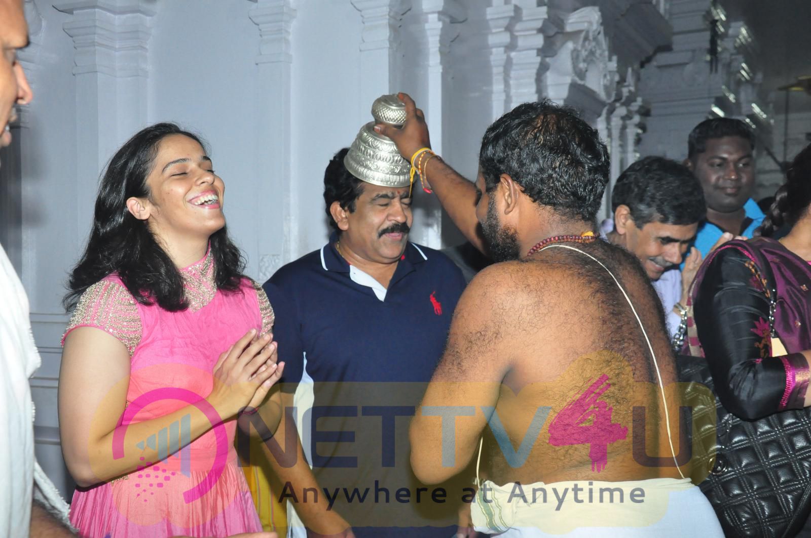 Saina Nehwal Visits Film Nagar Temple Enticing Stills Telugu Gallery