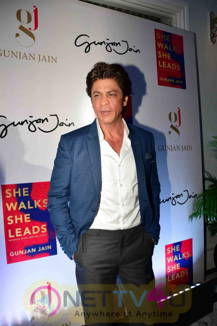 Shahrukh Khan Launches Gunjan Jain Book She Walks She Leads Beautiful Photos Hindi Gallery