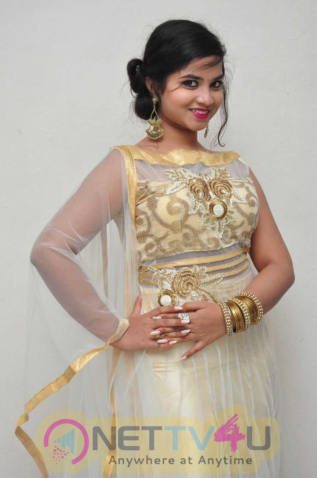 Sirisha Good Looking Pics At Bava Maradalu Movie Teaser Launch  Telugu Gallery