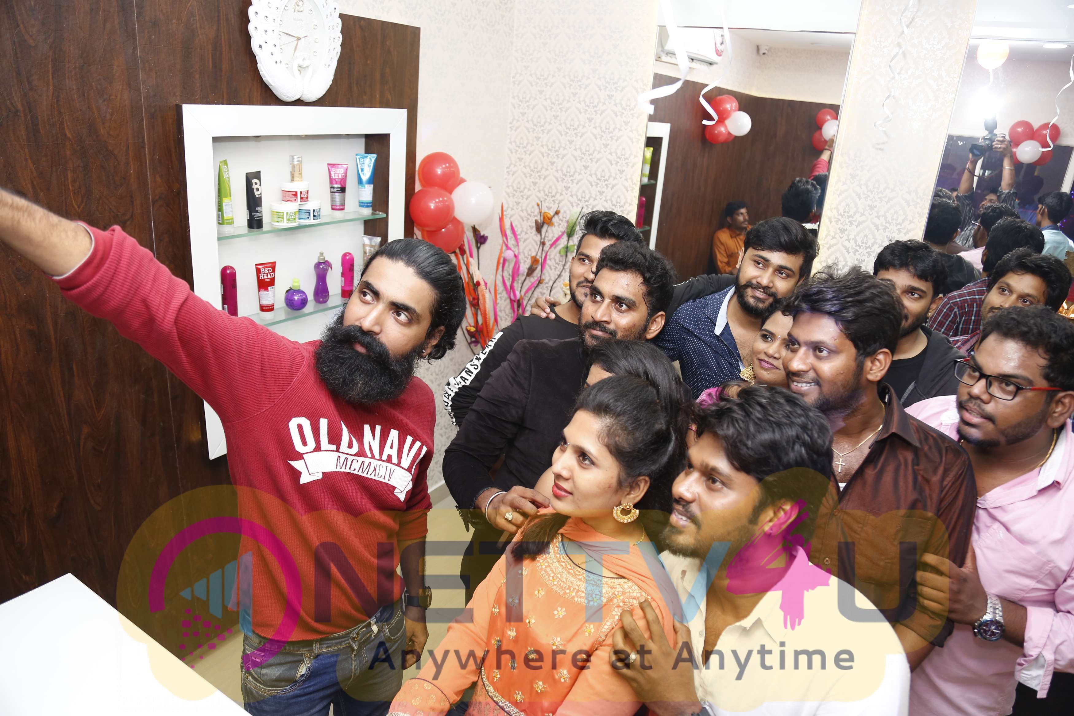 Sakshi Agarwal & Yashmith Inagurates B Image Unisex Salon & MakeOver Studio Images Tamil Gallery