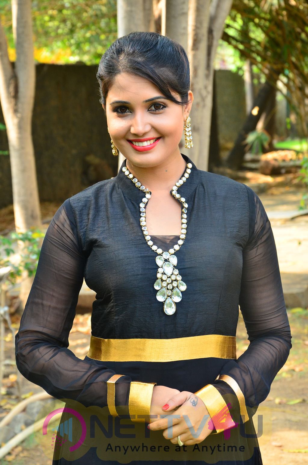 sandra amy malayalam actress photos 3