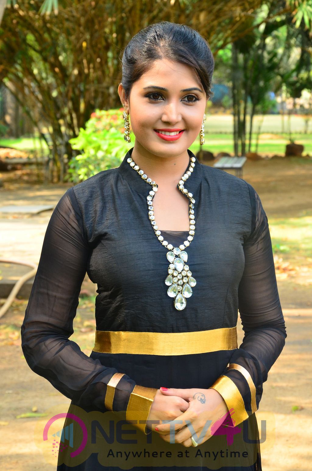 sandra amy malayalam actress photos 7