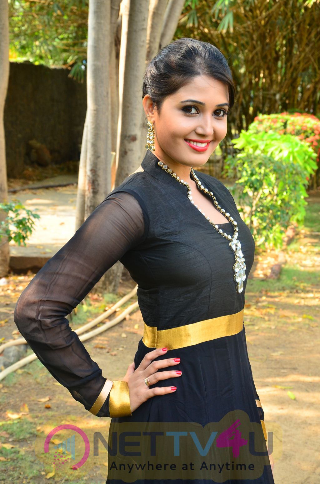 sandra amy malayalam actress photos 9