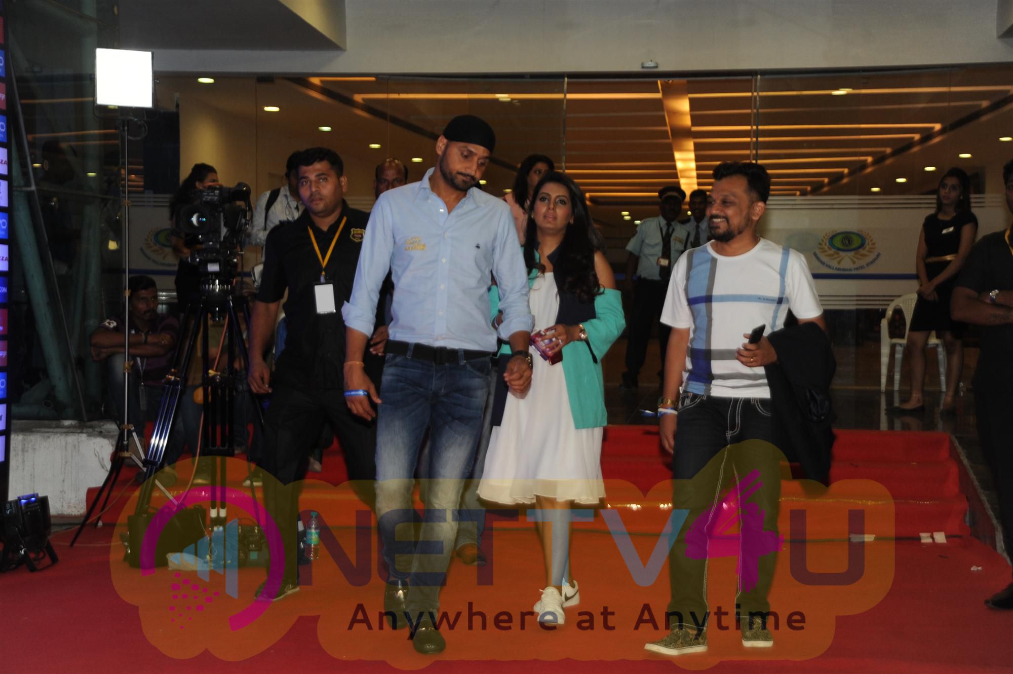 Sanjay Dutt Manyata Attend The Red Carpet Function Of IPL 2016 Photos Hindi Gallery
