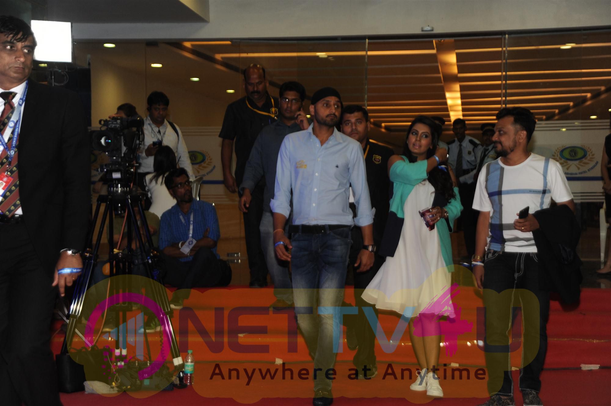 Sanjay Dutt Manyata Attend The Red Carpet Function Of IPL 2016 Photos Hindi Gallery
