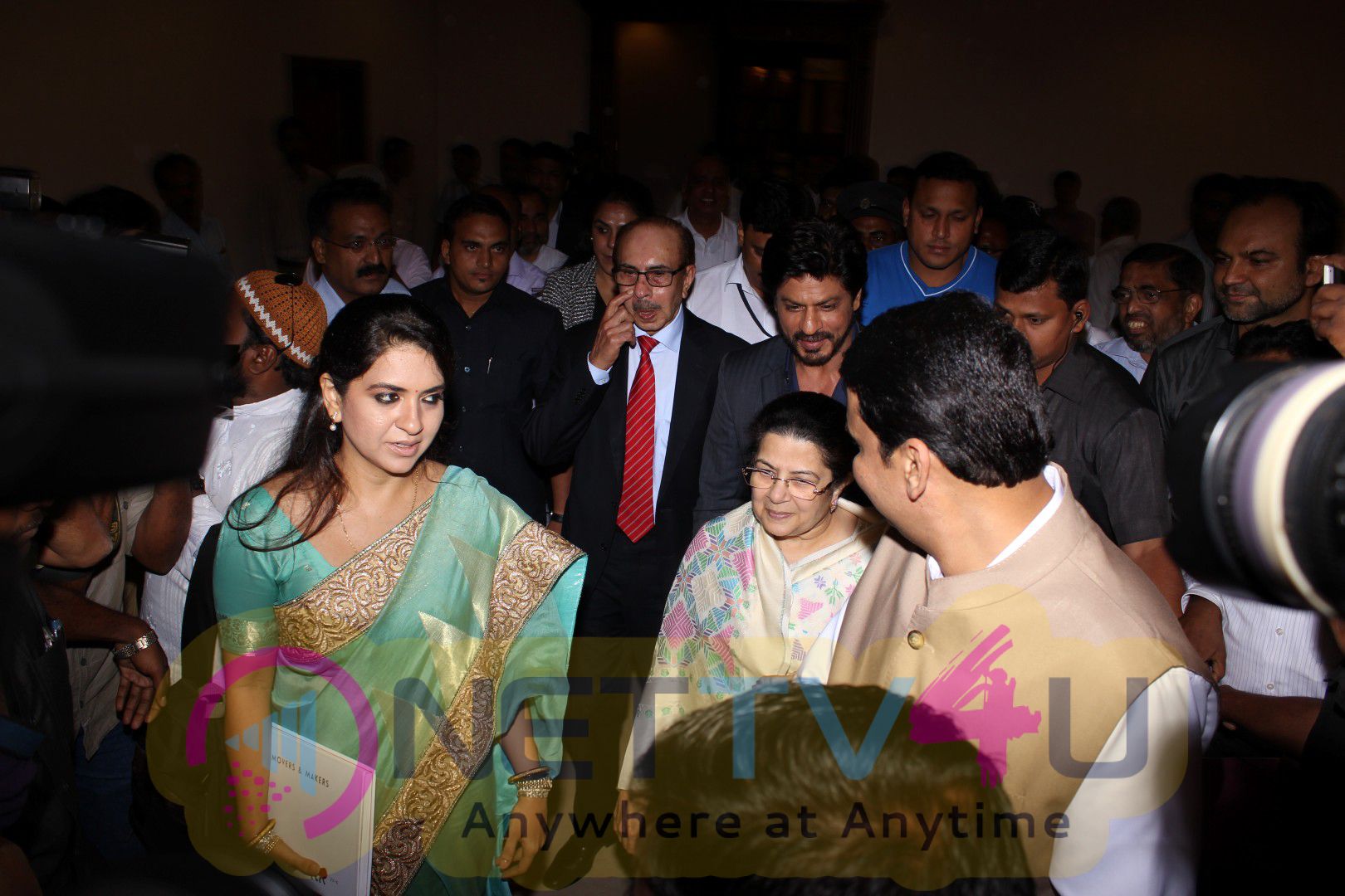 Shah Rukh Khan & Devendra Fadnavis At Book Launch Of Coffee Book Movers Photos Hindi Gallery