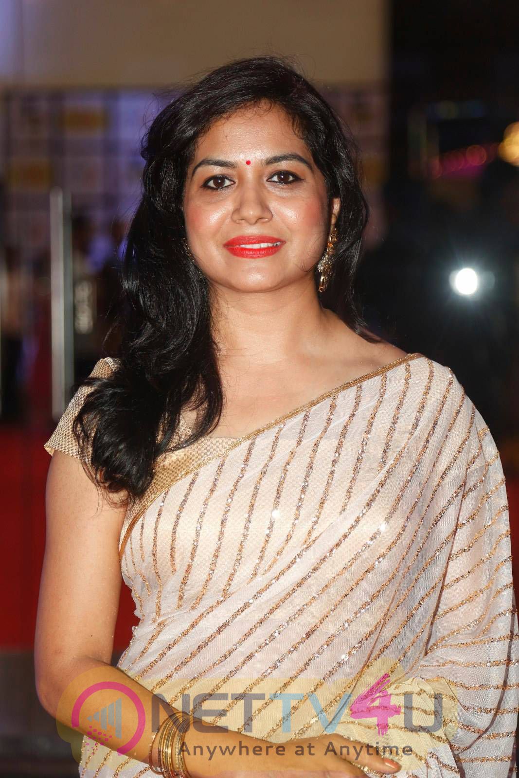 singer kausalya stills at mirchi music awards 2014 red carpet images 40