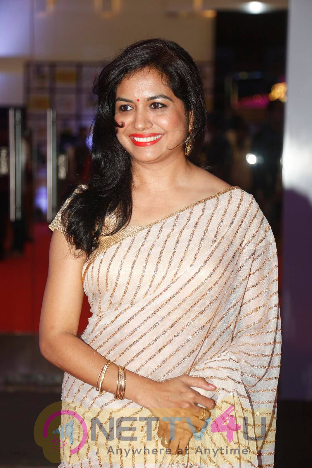 singer kausalya stills at mirchi music awards 2014 red carpet images 43
