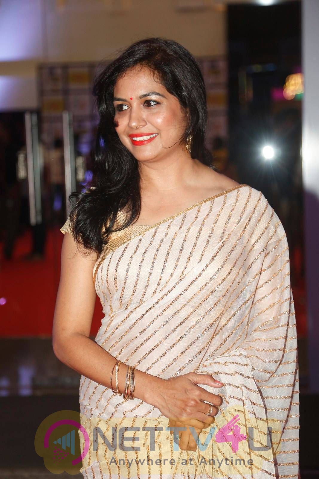 singer kausalya stills at mirchi music awards 2014 red carpet images 45
