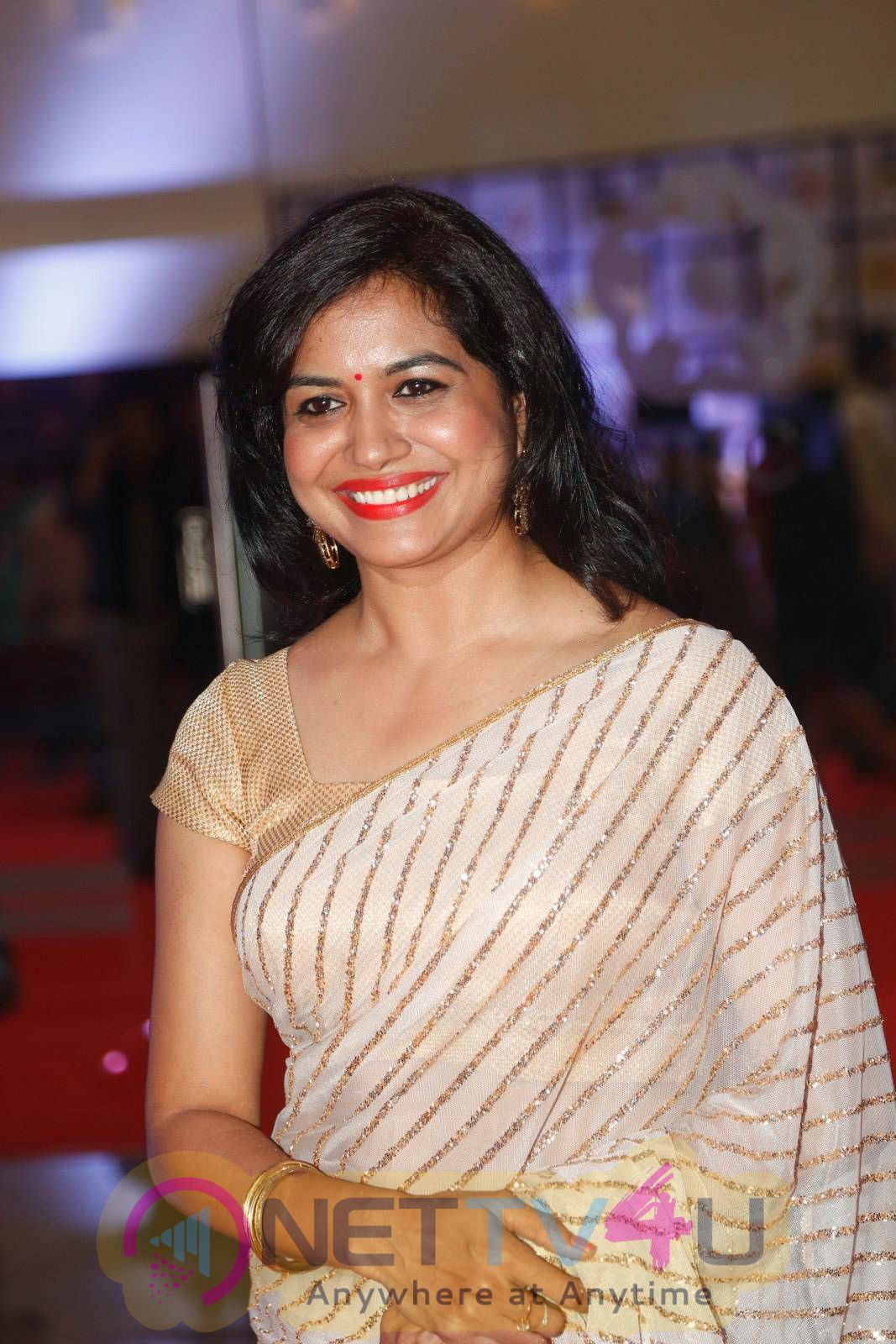 singer kausalya stills at mirchi music awards 2014 red carpet images 49