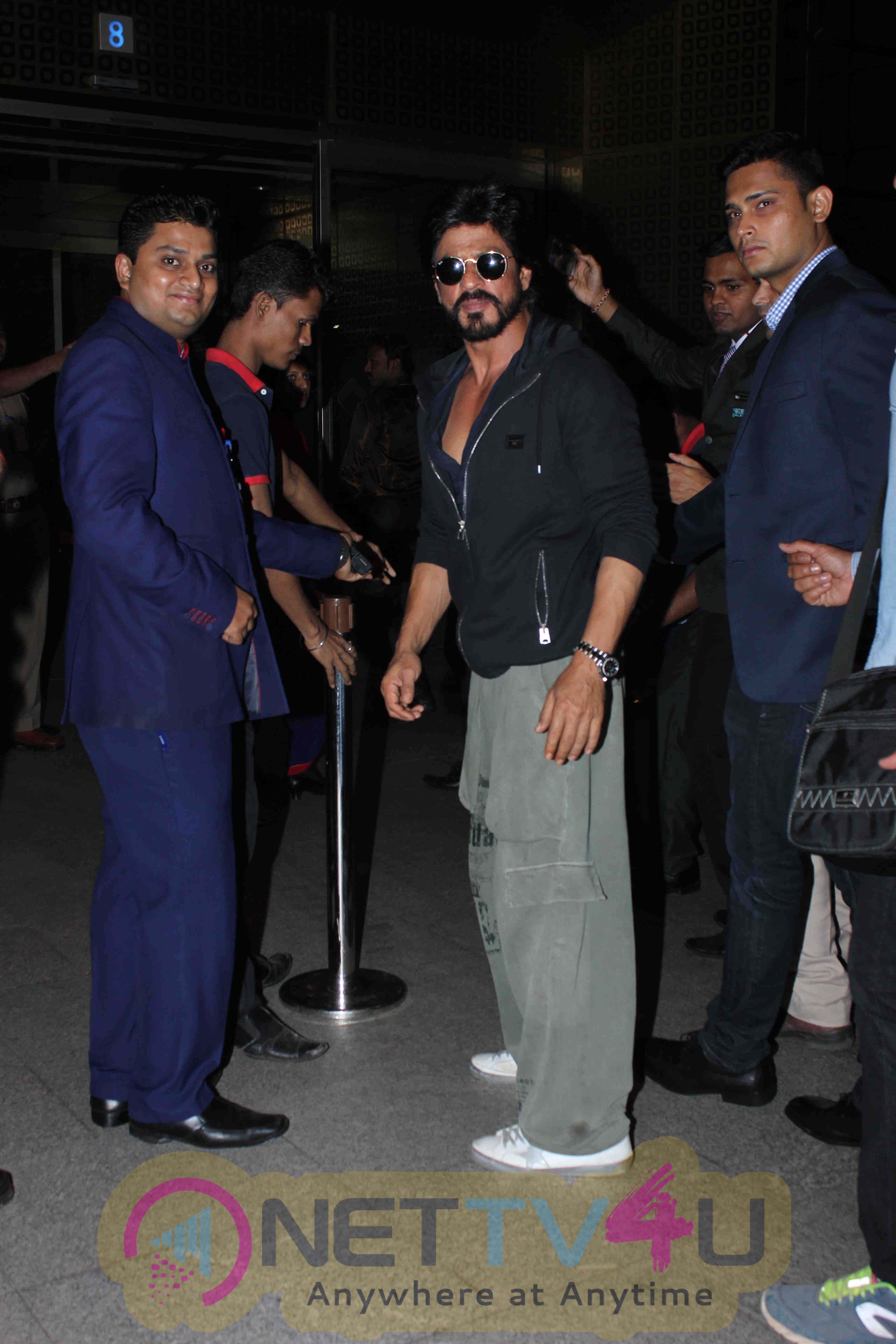 SRK & Ranveer Singh Snapped At Mumbai International Airport Leaving For TOIFA 2016 Hindi Gallery