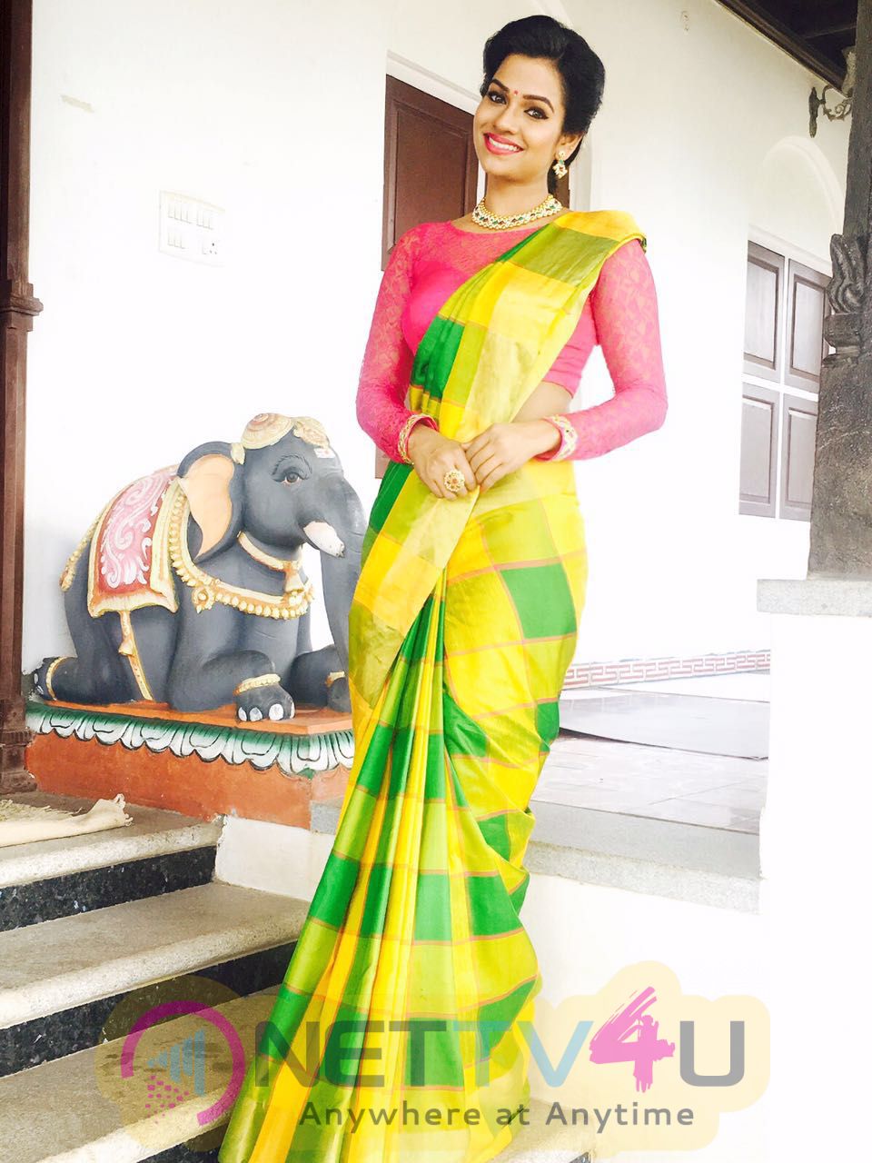 Tamil Actress Leesha High Quality Photos Tamil Gallery