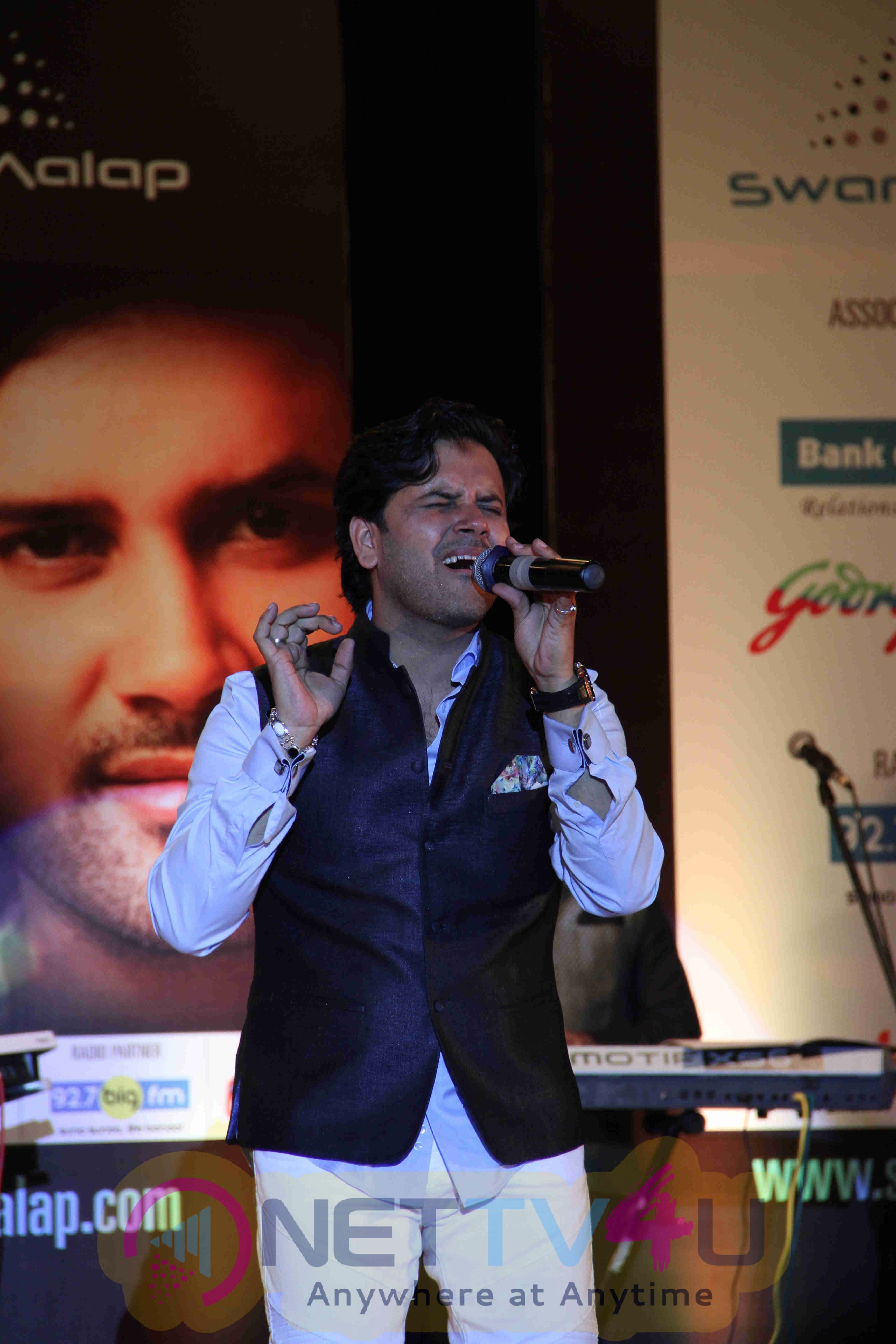 The Versatile, Javed Ali Live In Concert Stills Hindi Gallery