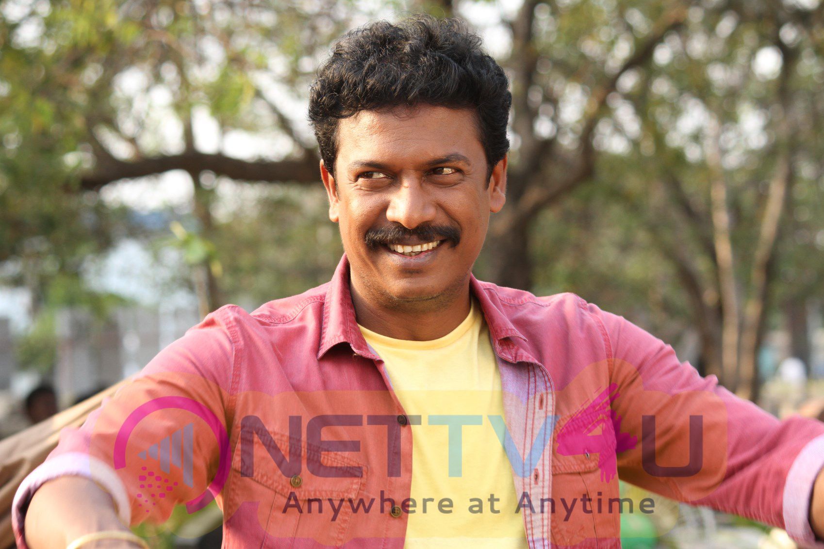 tamil actor samuthirakani new photos 12