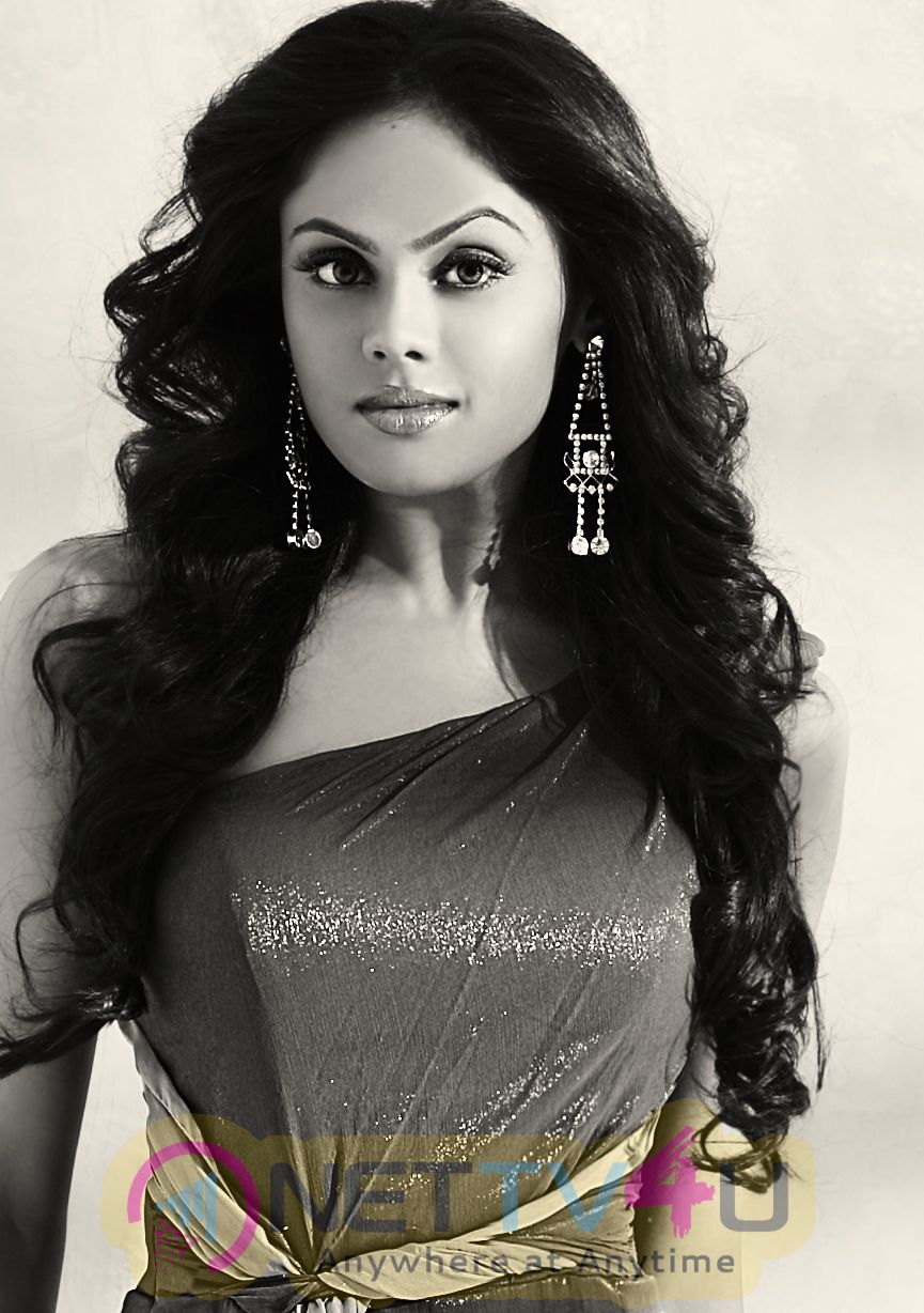 tamil actress karthika nair gallery stills images clips  1