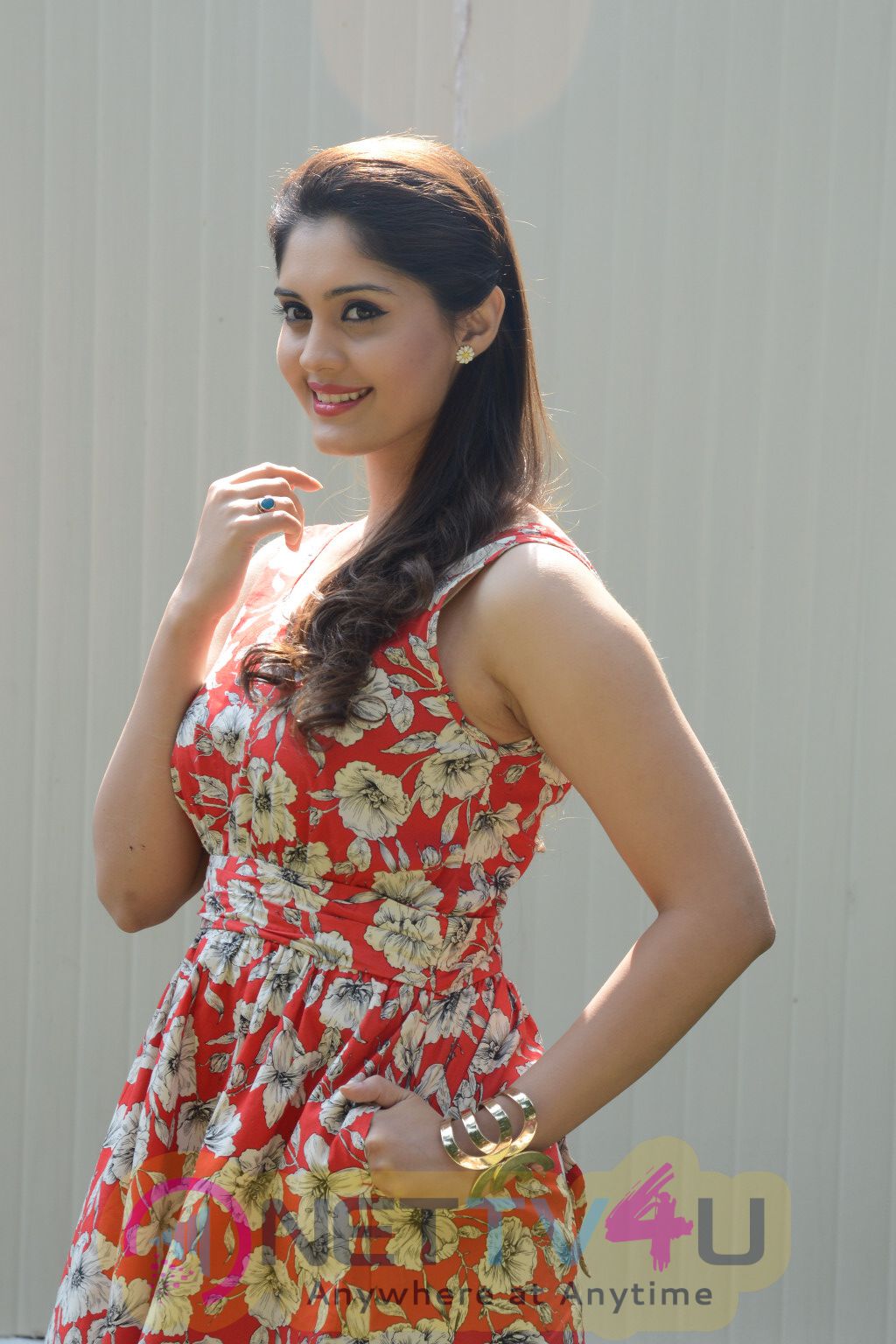 tamil actress surabhi latest still 181