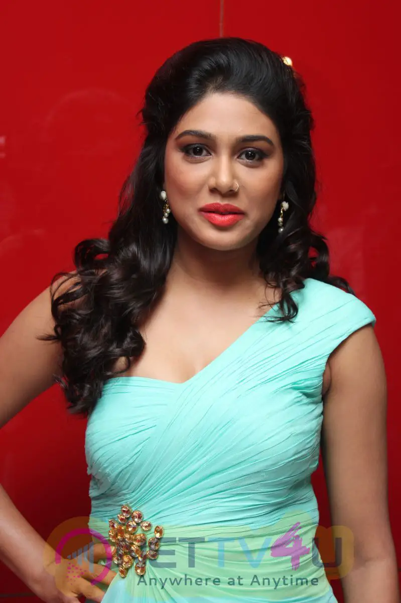 tamil film actress manisha yadav new images 7