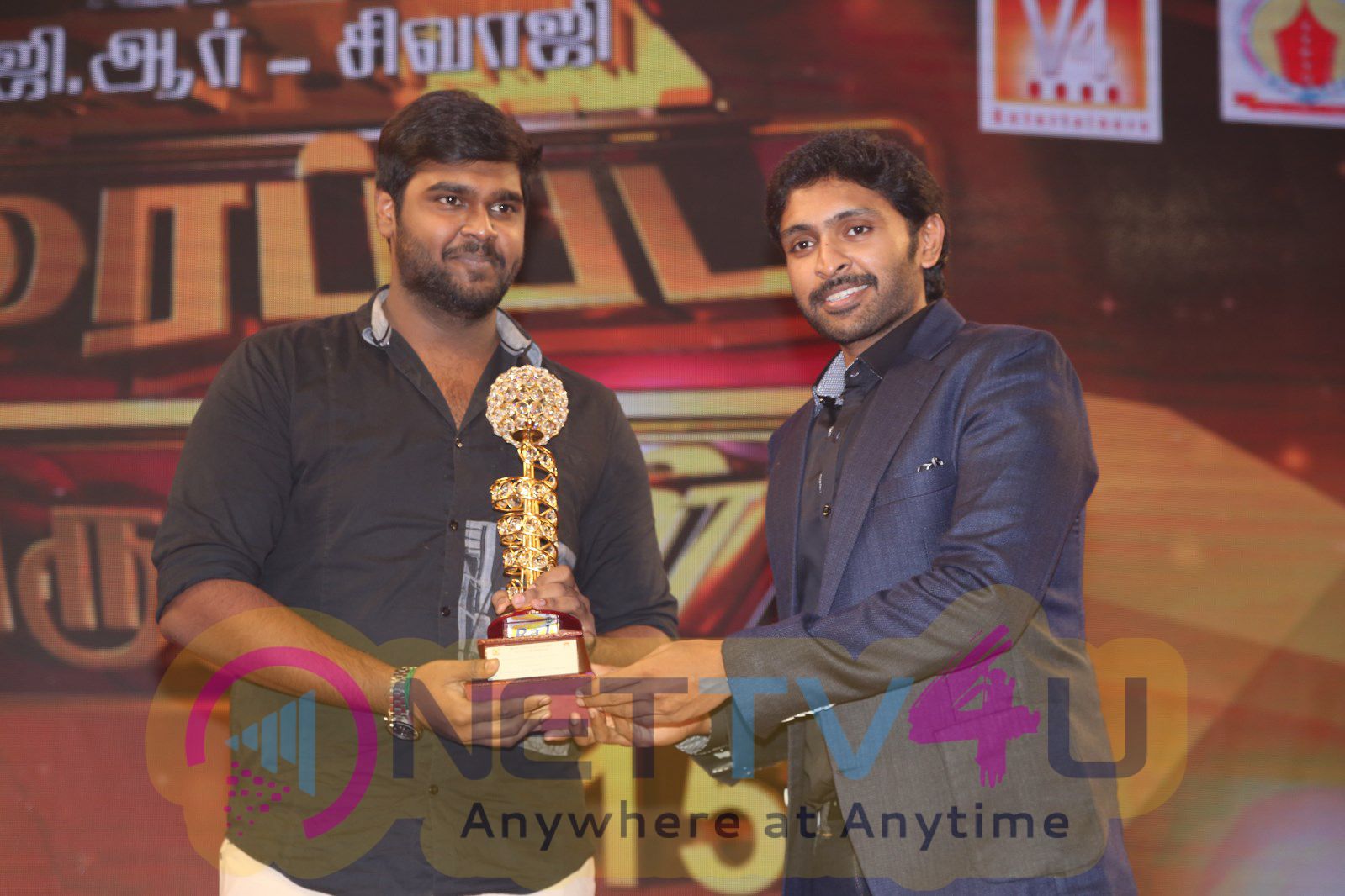 tamil film v4 award function event stills 70