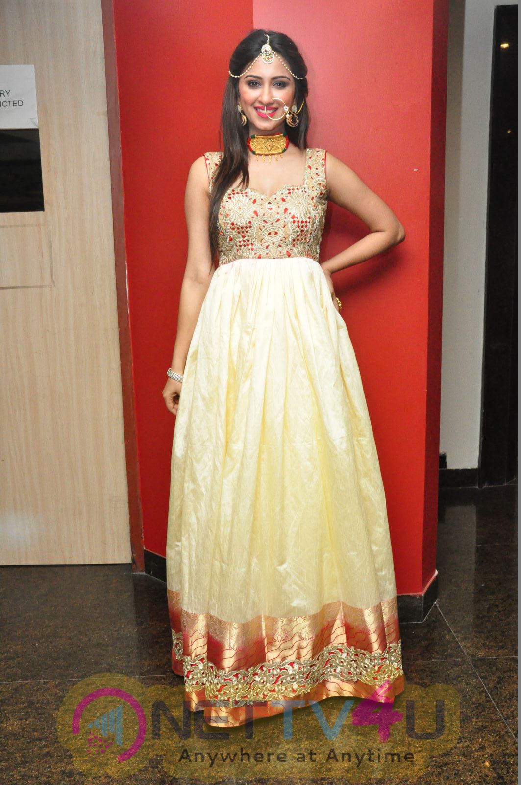 Telugu Actress Ishanya Beauteous Photos Telugu Gallery
