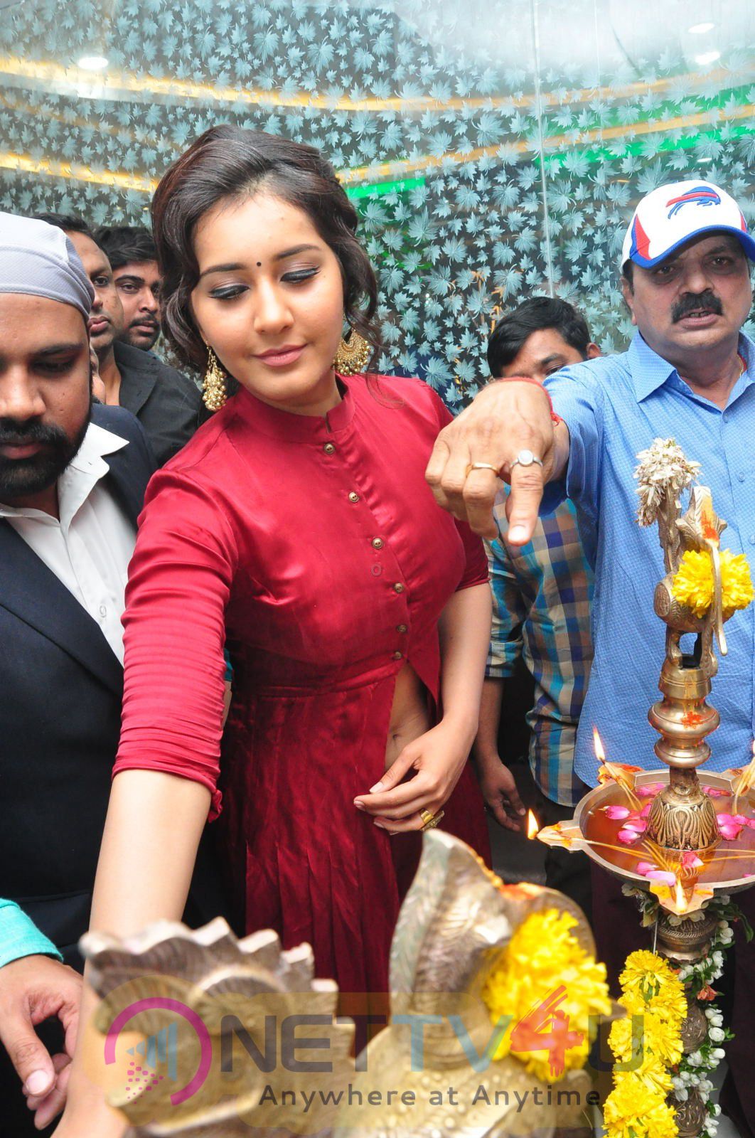 Telugu Cinema Actress Rashi Khanna Launches Bahar Cafe Restaurant Latest Stills Telugu Gallery