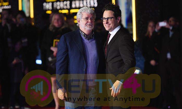 the force awakens la premiere with harrison ford and stormtroopers stills 10