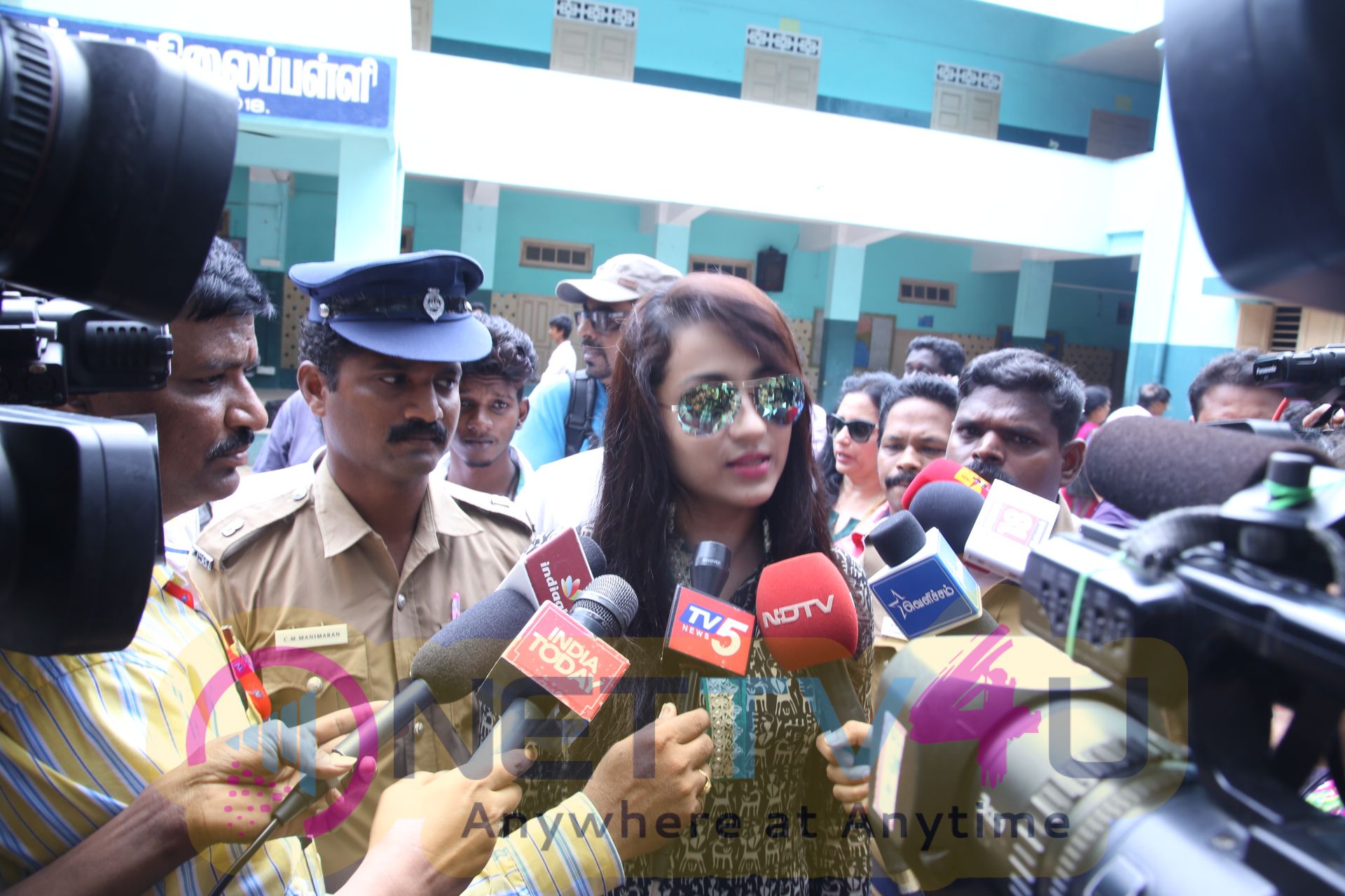 Trisha Krishnan Cast Her Vote HD Pics Tamil Gallery