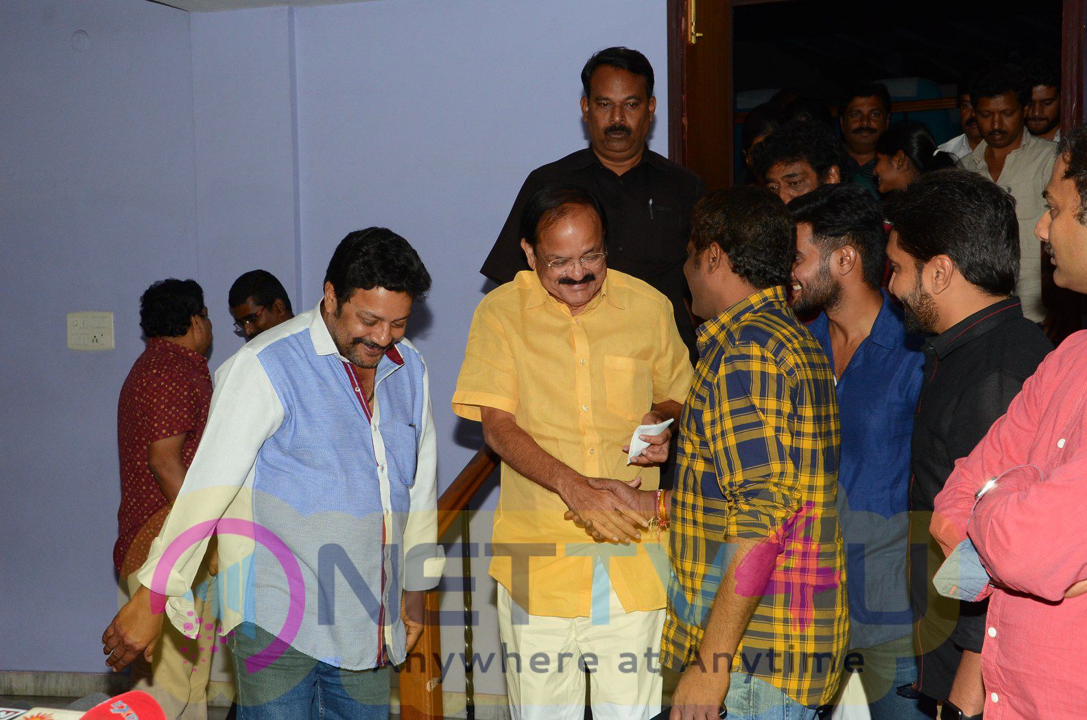 Venkaiah Naidu Watched Chuttalabbayi Movie At Prasad Labs Photos Telugu Gallery