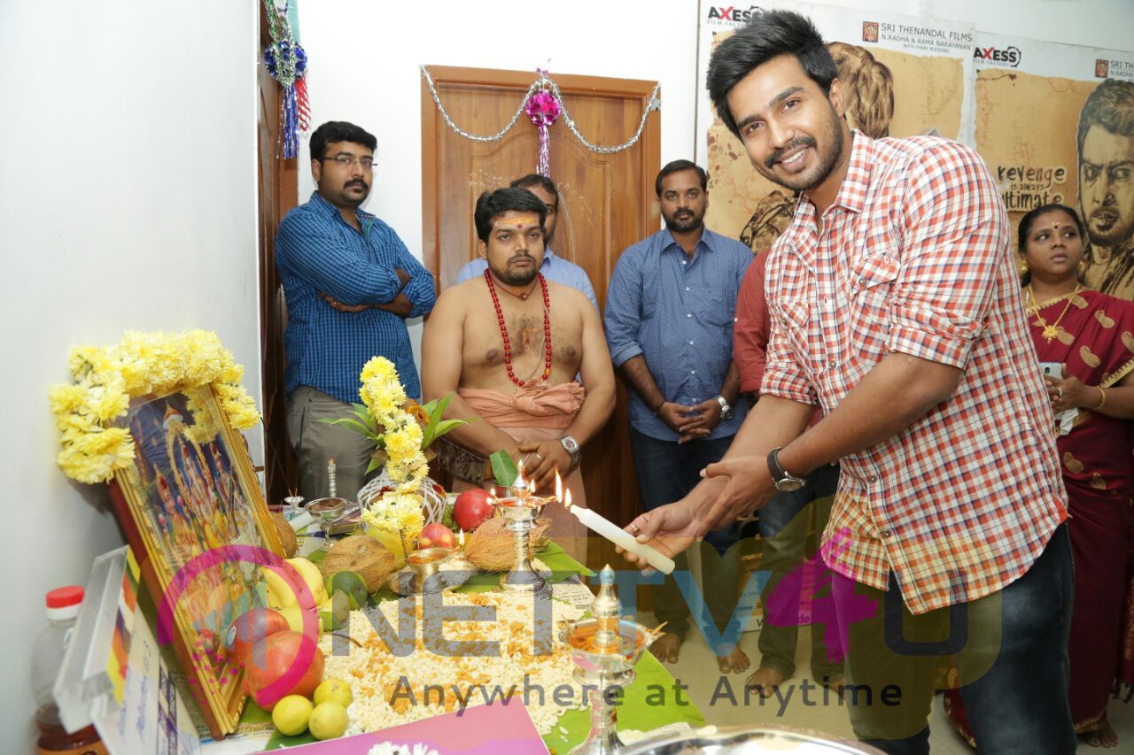 Vishnu Vishal Movie Axess Film Factory Production No 3 Pooja Stills Tamil Gallery