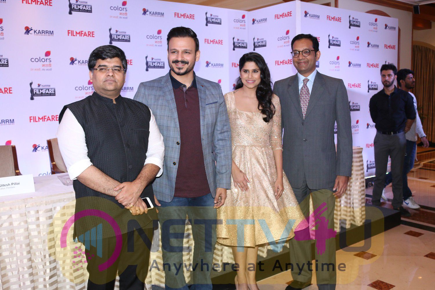 Vivek Oberoi & Sai Tamhankar Announcement Pc Of Filmfare Awards Images Hindi Gallery