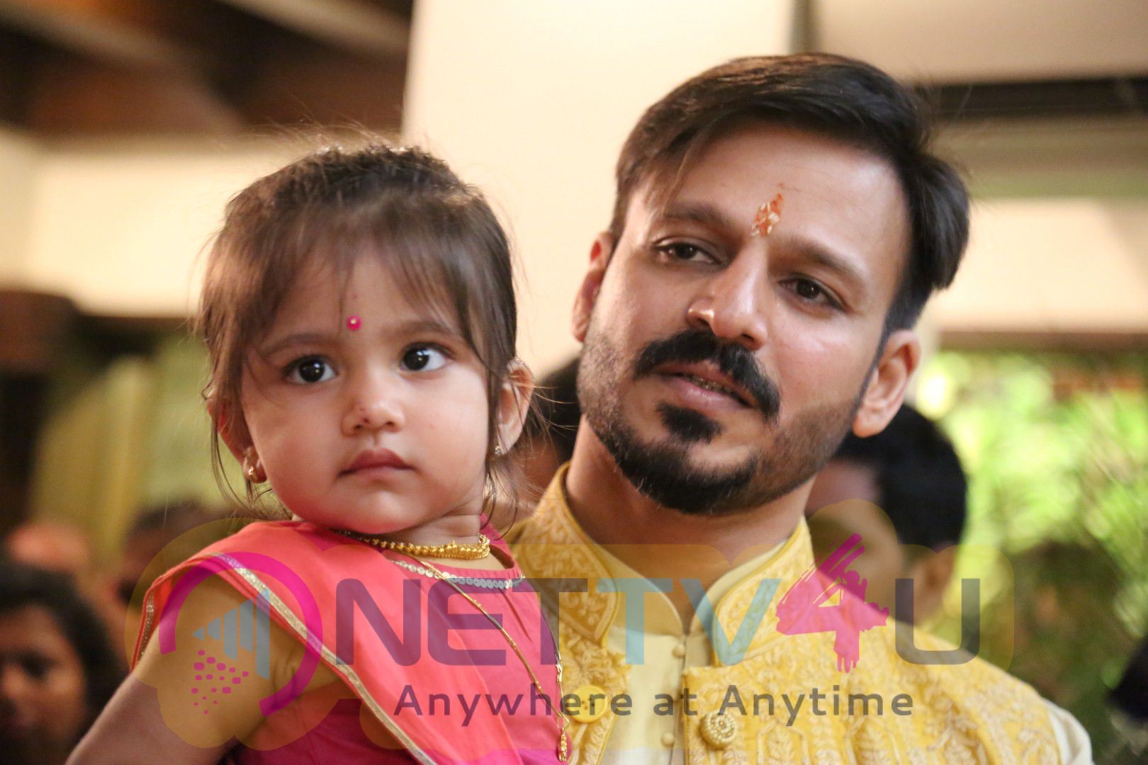 Vivek Oberoi Ganpati Visarjan With Family Gorgeous Photos Hindi Gallery
