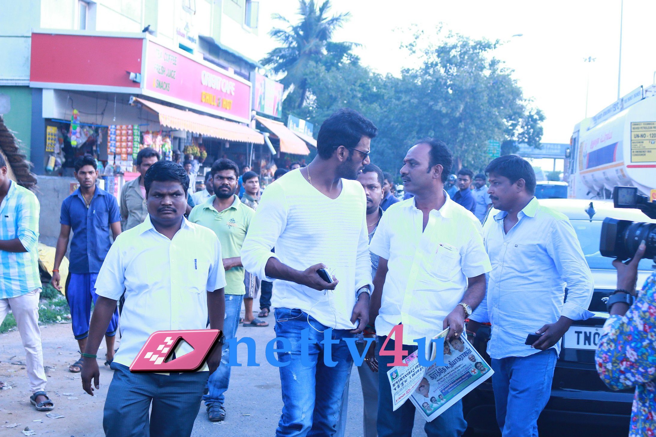 vishal s paandavar ani press meet and election canvas pictures 37