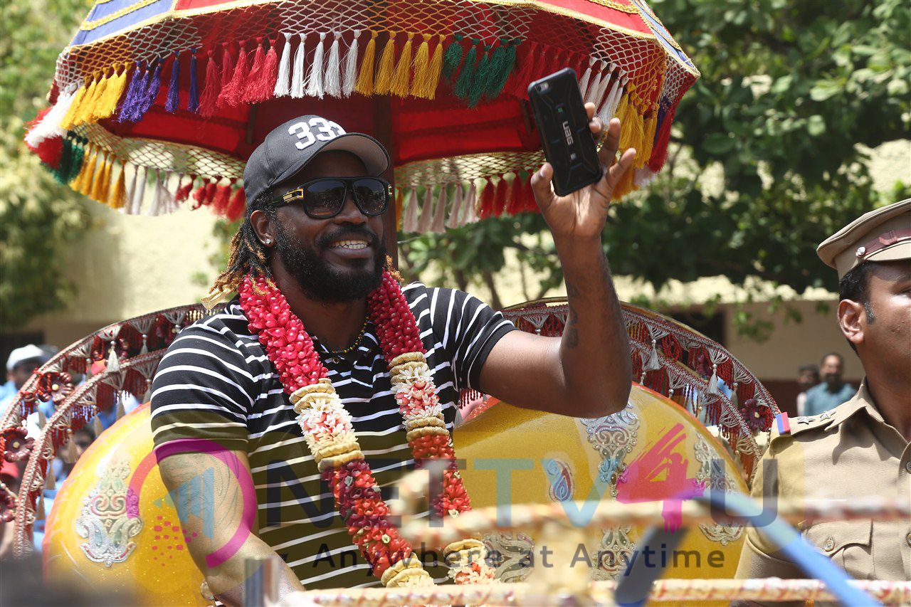 West Indies Cricketer Chris Gayle Visited Velammal School Photos Tamil Gallery