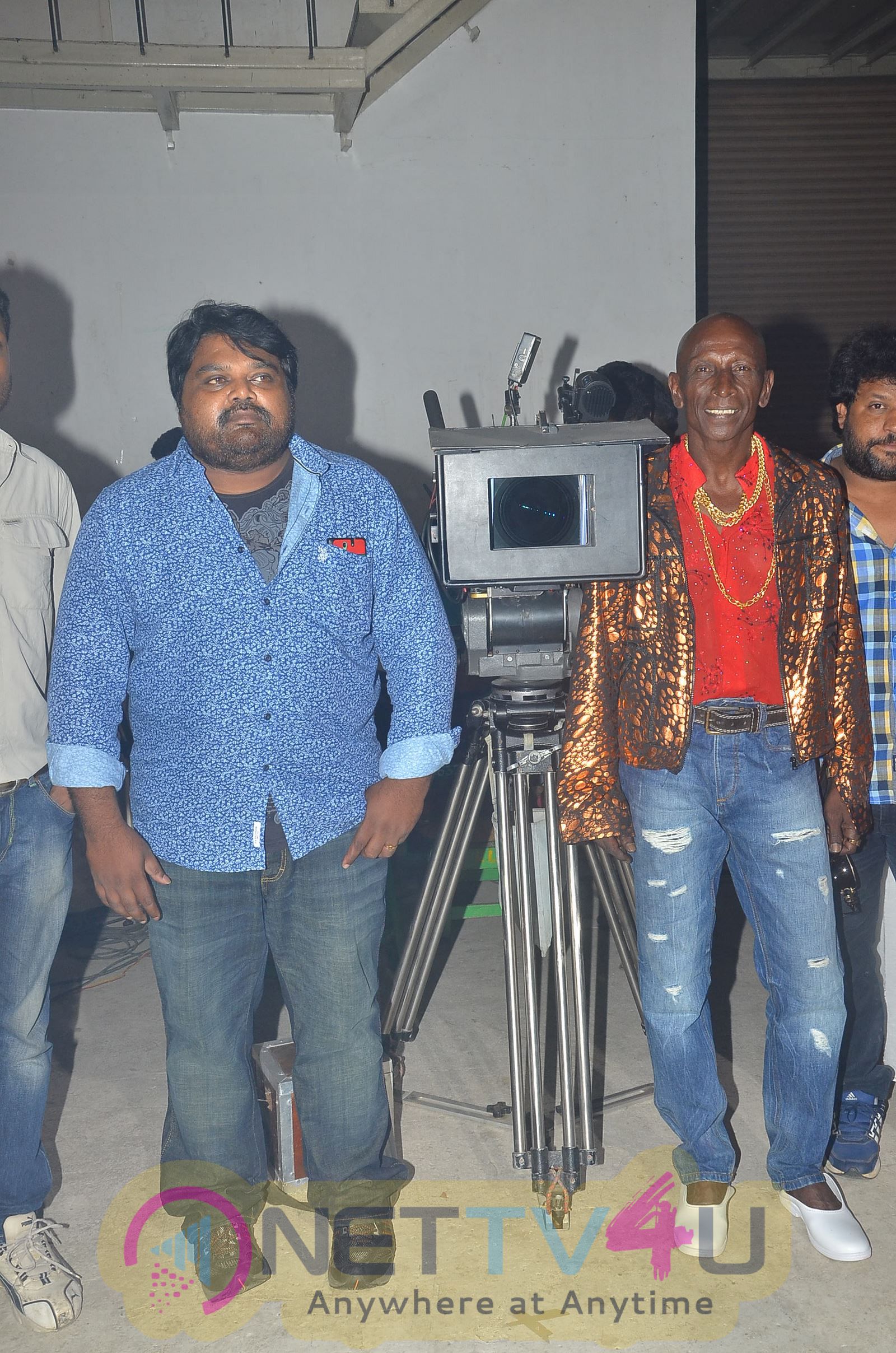 Writter Tamil Movie Shooting Spot Dazzling Photos Tamil Gallery