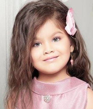 Bollywood Child Artist Kevina Tak Biography, News, Photos, Videos | NETTV4U