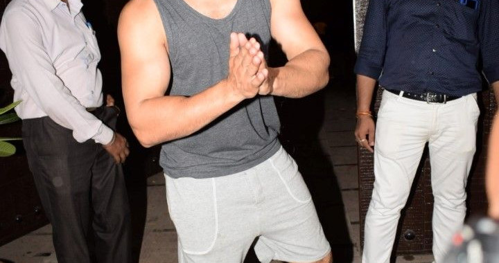 Photo Varun Dhawan Spotted At Gym Juhu Images Galleries Hd Images