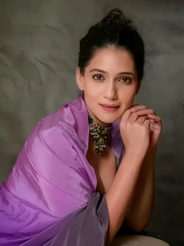 Urmilla Kanetkar Kothare - The Dignified And Gorgeous Actress In Marathi  Marathi WebStories