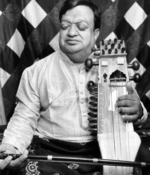 Ustad Moinuddin Khan