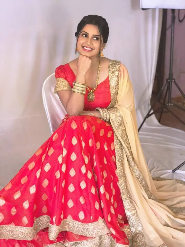 Anchor Anushree Divine Stills  Kannada Gallery