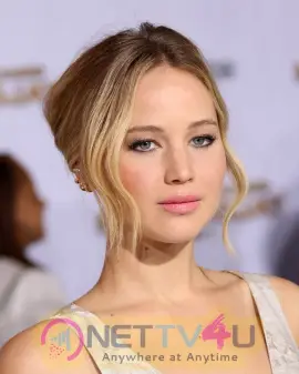 Actress Jennifer Lawrence Alluring Images