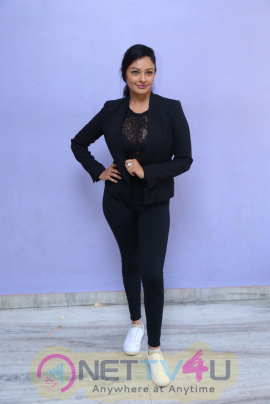  Actress Pooja Kumar Romantic Photos