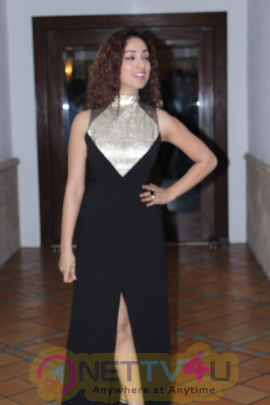 Meet & Greet With His Fans 100 Lucky Winners Of The Kaabil Contest