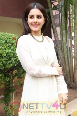 Actress Isha Talwar New Pics At Meendum Oru Kadhal Kathai Movie Press Meet 