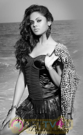 Actress Karthika Nair Beautiful Images