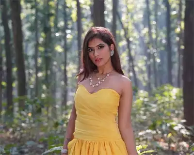 Singer Simran Choudhary Hindi Singer