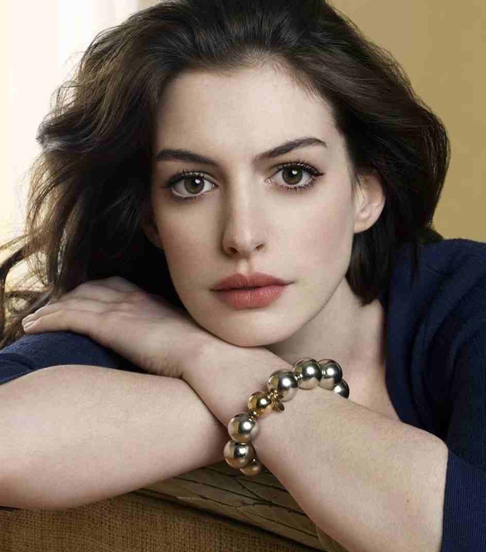 Anne Hathaway To Star And Produce A Sci-fi-comedy Film