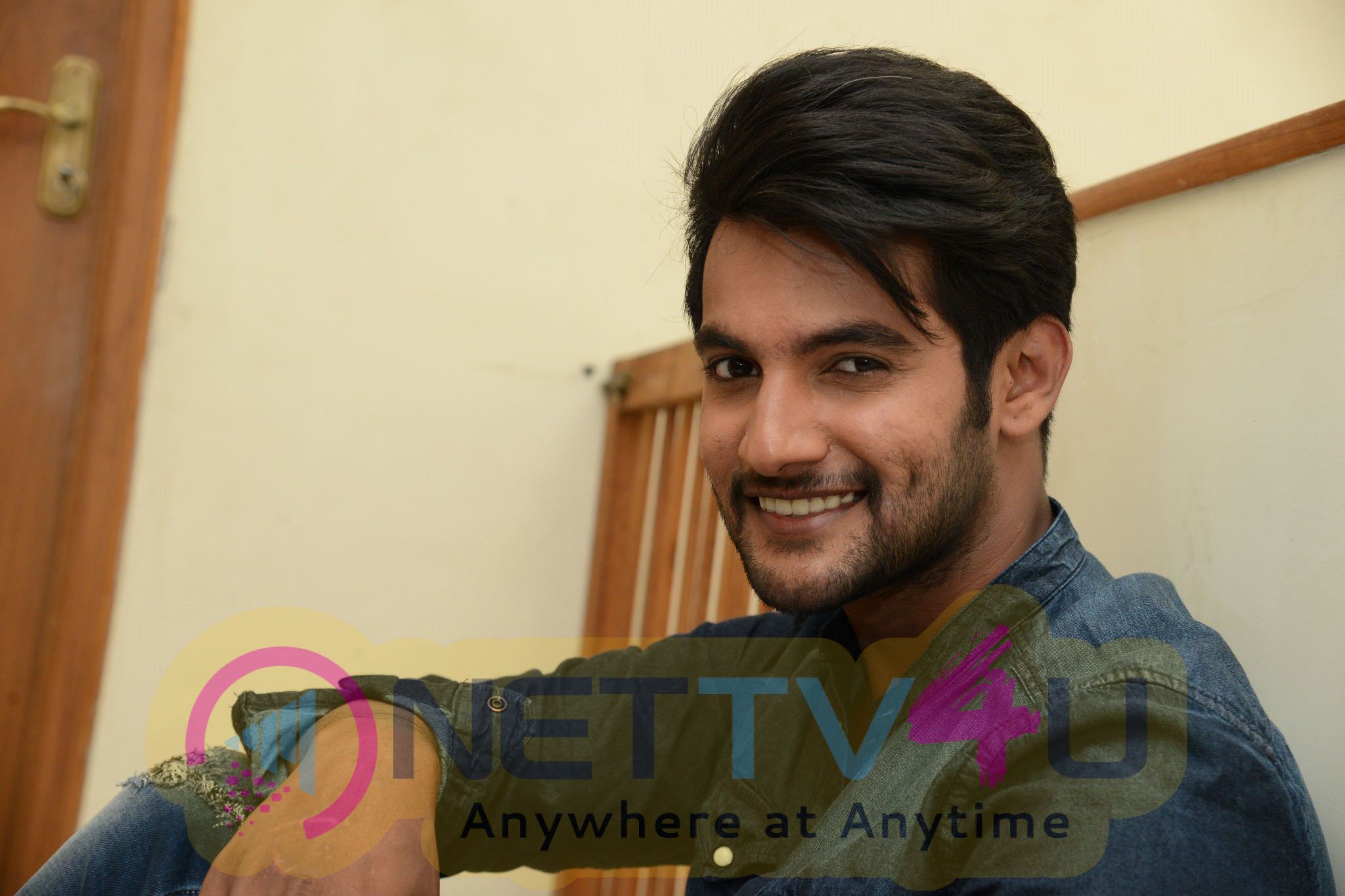 telugu-movie-hero-aadi-interview-stills-nettv4u