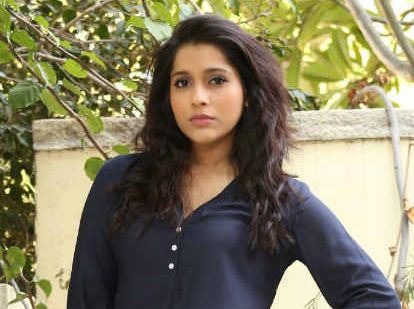 TV Anchor Reshmi Switches To Silver Screen!